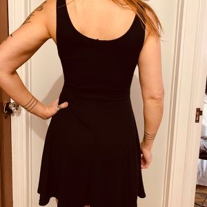 Sleeveless dress with buttons